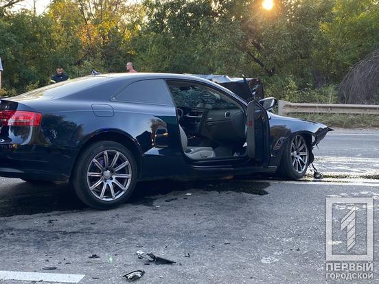 У Кривому Розі Audi протаранила тролейбус: водій загинув на місці, трьох постраждалих – ушпиталили1
