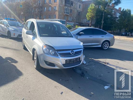 У Саксаганському районі Кривого Рогу не поділили автошлях Chrysler та Opel2