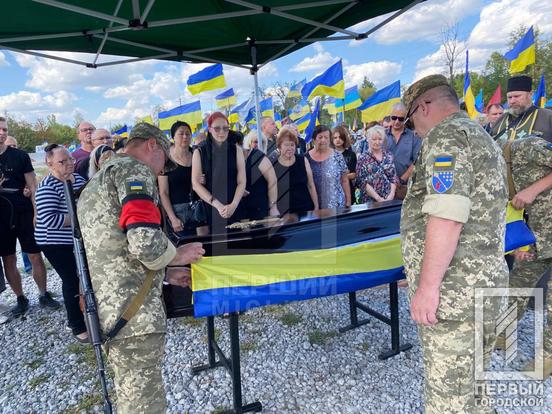 В останню путь провели криворізького захисника Романа Осипенка2