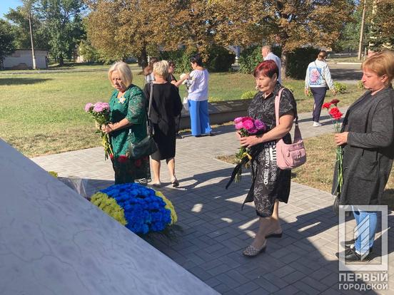 Важка тиша та море квітів: у Кривому Розі вшанували пам'ять танкістів, які у 2014 – 2023 роках віддали своє життя заради стійкості України5