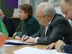 Ю. Вілкул: У Кривому Розі для зручності Захисників, Захисниць та членів їх родин працює офіс «Я-Ветеран», який надає 570 видів адмінпослуг – а з 1 листопада до їх переліку додається ще й юридична підтримка6