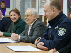 Ю. Вілкул: У Кривому Розі для зручності Захисників, Захисниць та членів їх родин працює офіс «Я-Ветеран», який надає 570 видів адмінпослуг – а з 1 листопада до їх переліку додається ще й юридична підтримка4