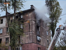 У Кривому Розі сталася пожежа у будинку, пошкодженому ворожою ракетою3