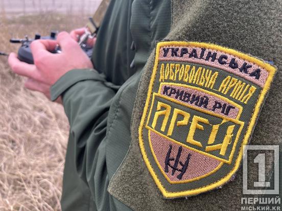 Вправність та майстерність:  воїни криворізького батальйону «Арей» вдосконалювали вміння керування безпілотниками, власного «виробництва»5