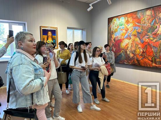 Криворізьких педагогів познайомили з першою у місті художньою галереєю ArtСraftOil2
