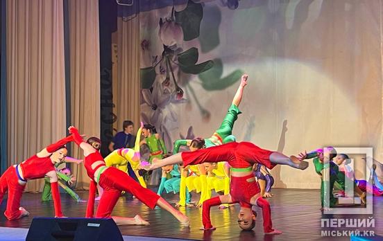 Щорічна подія, яку чекають з нетепрінням: у Кривому Розі відгримів звітний концерт зразкового хореографічного ансамблю «Юність»