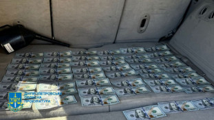 Валюта від валютника: на Дніпропетровщині затримано правоохоронця за хабар1