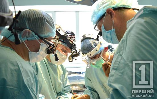 Відомий київський трансплантолог та команда Запорізької обласної лікарні врятували життя молодій дівчині