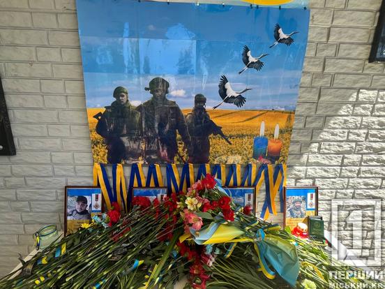 «Захищали наш спокій, наше мирне життя»: на фасаді Криворізької гімназії №52 «Діалог» з'явилися 4 меморіали присвячені полеглим оборонцям8
