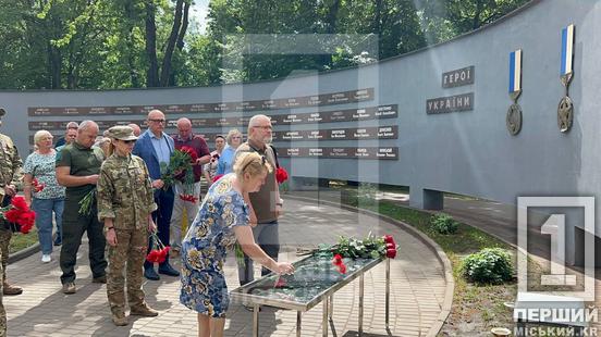 14 червня Кривий Ріг вшановує пам'ять воїнів-учасників АТО/ООС та загиблих внаслідок ракетного удару ворога у центрі міста 12 червня8