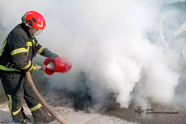 У Криворізькому районі на стоянці ледве не згорів легковий автомобіль  0