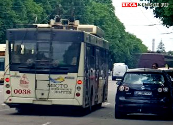 Тролейбус на маршруті в Кривому Розі