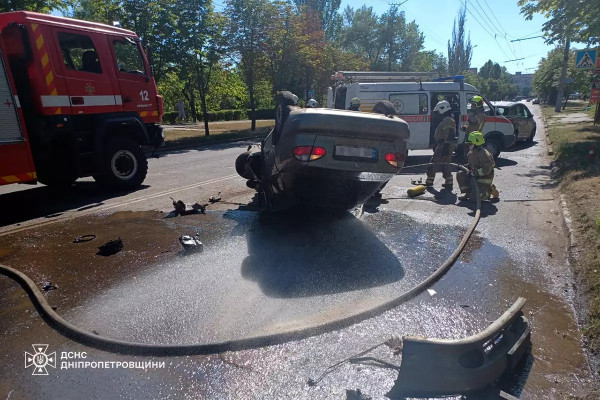 ДТП у Кривому Розі: водія з понівеченого транспортного засобу деблокували рятувальники0