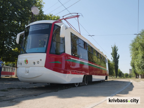 У Кривому Розі на лінію вийшов модернізований трамвай: подробиці про оновлення громадського транспорту у місті
