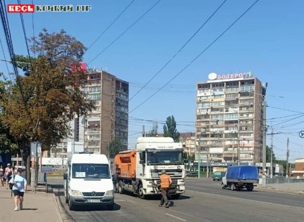 Відновлення дорожнього полотна на пр. Університетському в Кривому Розі