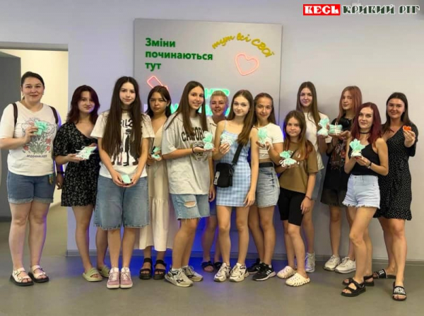 Активні дівчата після майстер-класу з миловаріння в Зеленодольську Кривоорізького району