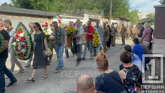 Прекрасний батько двох доньок і експерт у своїй справі: Кривий Ріг попрощався з Героєм Дмитром Коротуненком3