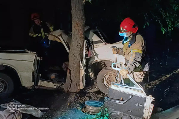 У Кривому Розі сьогодні вночі в ДТП загинув чоловік, його затисло в кабіні автомобіля1