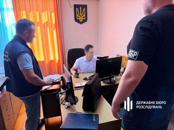 Займався протиправною діяльністю: на Дніпропетровщині  суддю Господарського суду відсторонено від здійснення правосуддя0