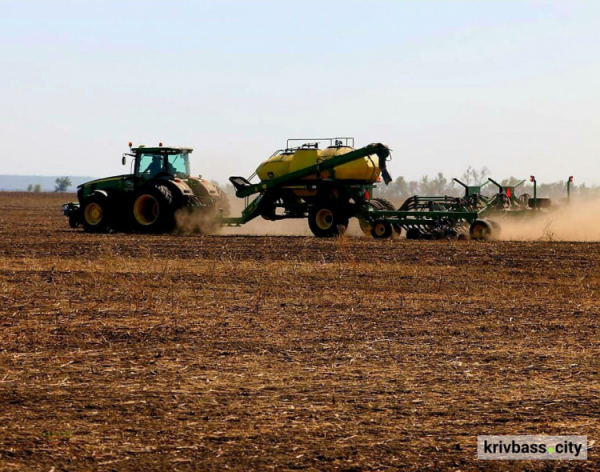 Аграрії працюють цілодобово: на Криворіжжі триває посівна кампанія