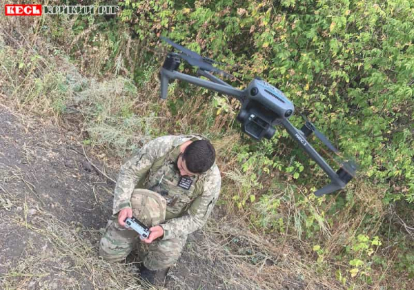 Новобранці вчаться керувати дронами в криворізькому підрозділі Регбісти