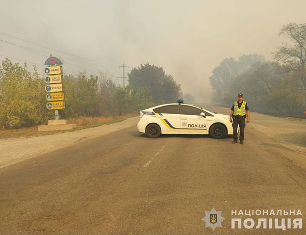 До відома водіїв! На Дніпропетровщині через задимлення від пожежі перекрито дорогу0