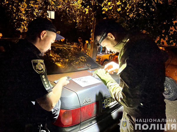 Кинув під автівку: в  обласному центрі Дніпропетровщини чоловік підірвав бойову гранату на вулиці0