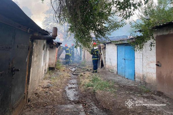 У Кривому Розі в Саксаганському районі горіли гаражі: чи є постраждалі2