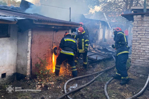 У Кривому Розі в Саксаганському районі горіли гаражі: чи є постраждалі1