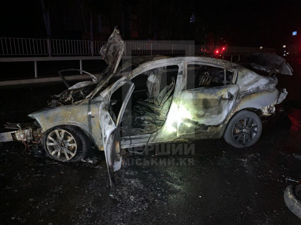 У Покровському районі Кривого Рогу згорів автомобіль2