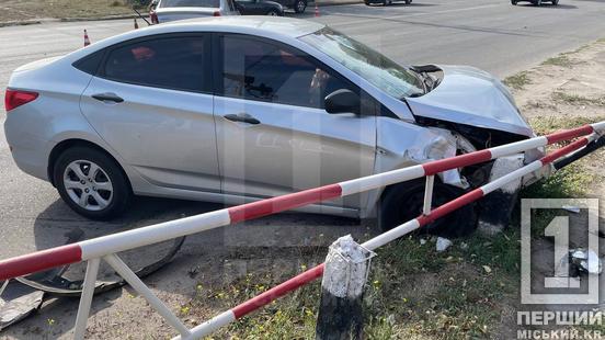 Водій головою розбив лобове скло: у Кривому Розі на Дніпровському шосе ДТП з Renault і Hyundai4