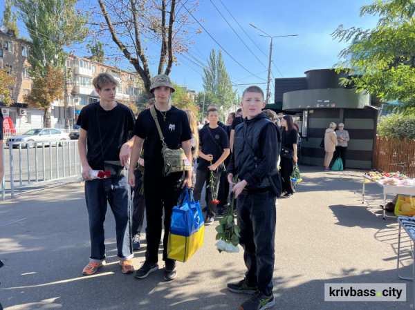 Живий коридор на честь полеглого захисника: як криворіжці прощалися з «Рижим»