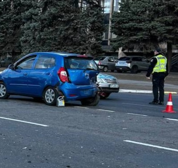 У Кривому Розі біля міськвиконкому сталася серйозна ДТП1