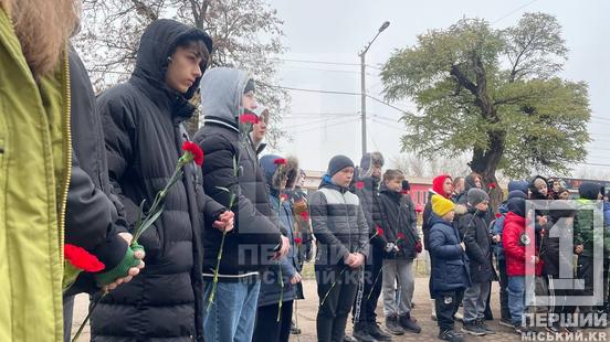 Був відповідальним, чесним та справедливим ще з дитинства: у криворізькій гімназії №109 відкрили меморіал воїну Михайлу Пушкаренку1