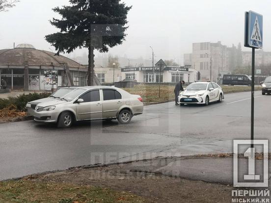 Один з водіїв пропускав пішохода: на Павла Глазового притерлися боками Лада і FAW3