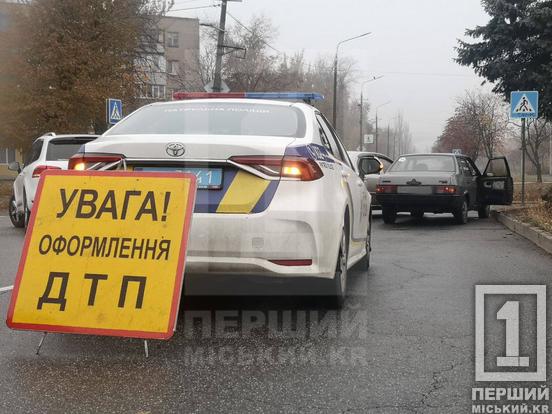 Один з водіїв пропускав пішохода: на Павла Глазового притерлися боками Лада і FAW2