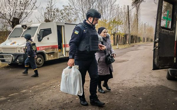 Рятувальники Дніпропетровщини допомагають в евакуації жителів прифронтових населених пунктів Харківщини0