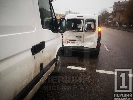 Сильний удар позаду: на проспекті Миру сталася аварія з Opel та Renault4