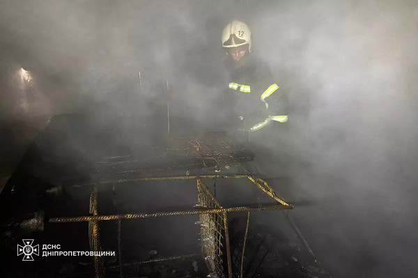 У Кривому Розі згорів гараж з автомобілем всередині0