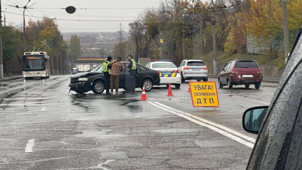 В ДТП у Кривому Розі постраждала пасажирка позашляховика0