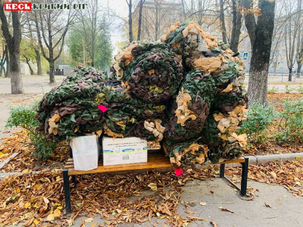 Маскувальні сітки сплели волонтери в Кривому Розі