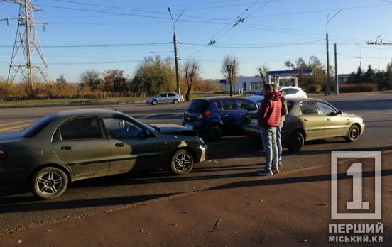 Вм'ятини, подряпини та «мінус» номери: поблизу Весільного перехрестя не розминулися два Lanos