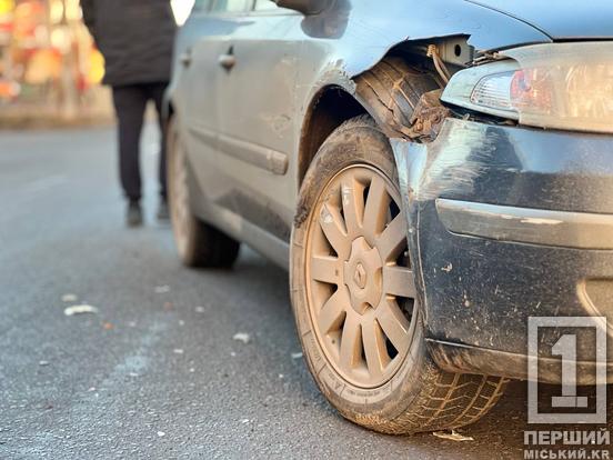 Могло засліпити сонце: на Володимира Великого не розминулися бус та Renault1