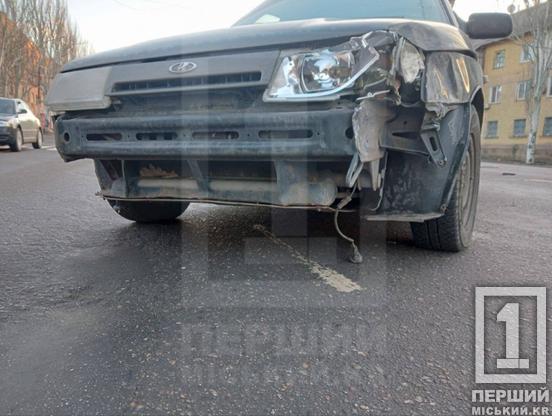 Небезпечний поворот: у Кривому Розі на Січеславській аварія з Toyota та ВАЗ2