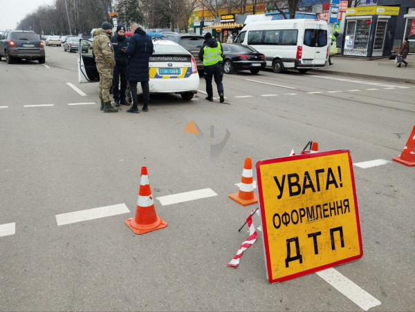 У Кривому Розі на мікрорайоні Ювілейний водій на легковику збив пішохода1