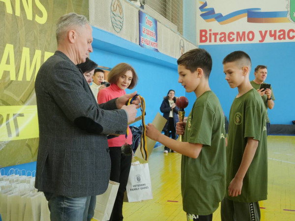 У Кривому Розі, у рамках спортивних змагань VETERANS FAMILY GAMES, ветерани, військовослужбовці та члени їх родин вже вдруге випробували себе в змаганнях зі стрітболу7