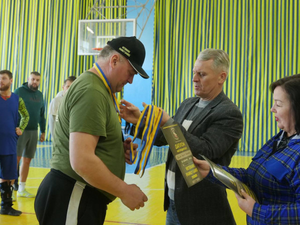 У Кривому Розі, у рамках спортивних змагань VETERANS FAMILY GAMES, ветерани, військовослужбовці та члени їх родин вже вдруге випробували себе в змаганнях зі стрітболу5