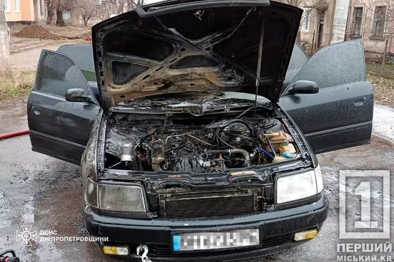 У Тернівському районі горів запаркований автомобіль2