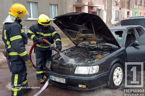 У Тернівському районі горів запаркований автомобіль1