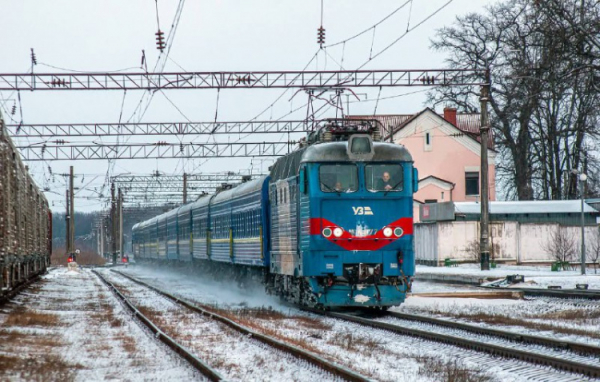 Укрзалізниця на свята призначила  додаткові вагони на маршрут, який курсує через Кривий Ріг - фото Укрзалізниця